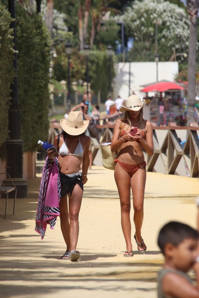 Slim Hottie Zara McDermott Shows Her Enviable Body in a Bikini gallery, pic 202