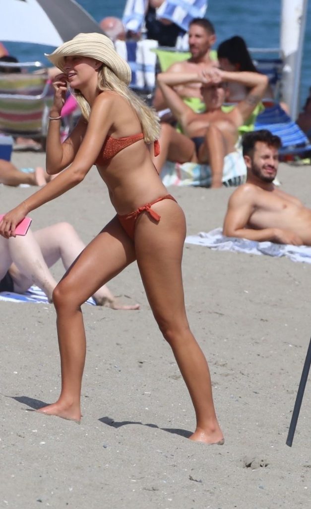 Slim Hottie Zara McDermott Shows Her Enviable Body in a Bikini gallery, pic 172