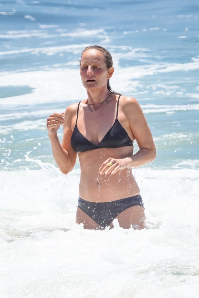 Mature Blonde Helen Hunt Showing Her Bikini Body for You gallery, pic 72