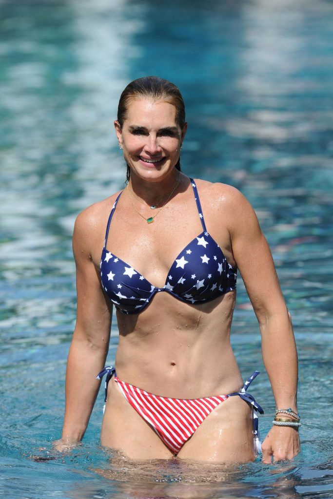 Bikini-Clad Brooke Shields Emerges from the Pool (Dramatically) gallery, pic 14