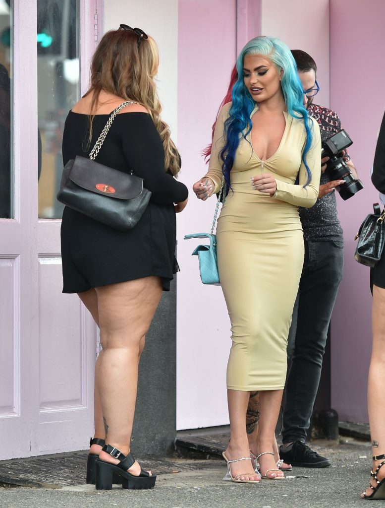 Blue-Haired Megan Barton Hanson Hanging Out with Other Trashy People gallery, pic 24