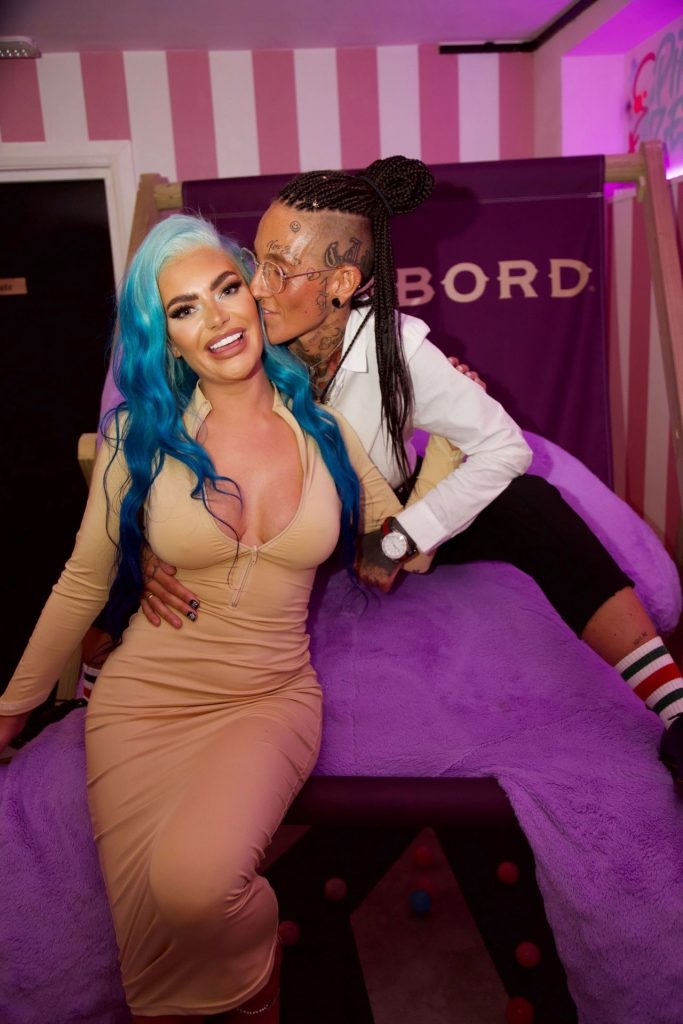 Blue-Haired Megan Barton Hanson Hanging Out with Other Trashy People gallery, pic 54