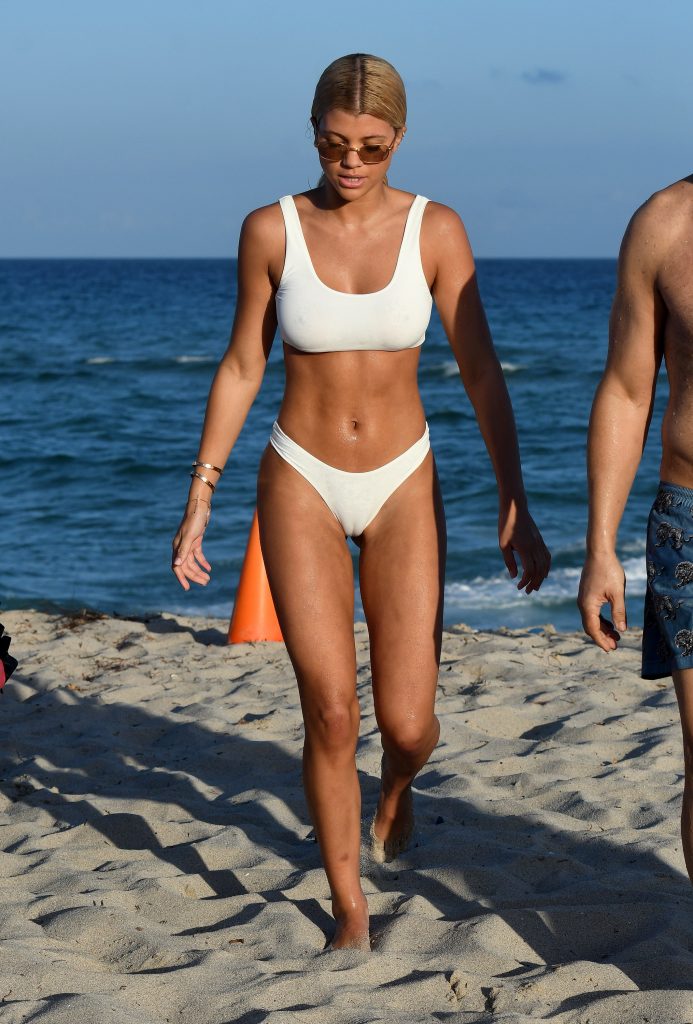 Take a Look at Bikini-Clad Sofia Richie and Her Glorious Cameltoe gallery, pic 24