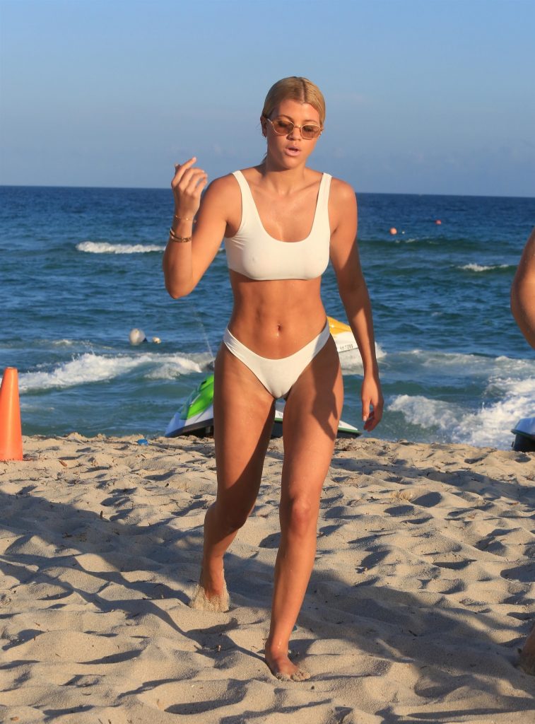 Take a Look at Bikini-Clad Sofia Richie and Her Glorious Cameltoe gallery, pic 38