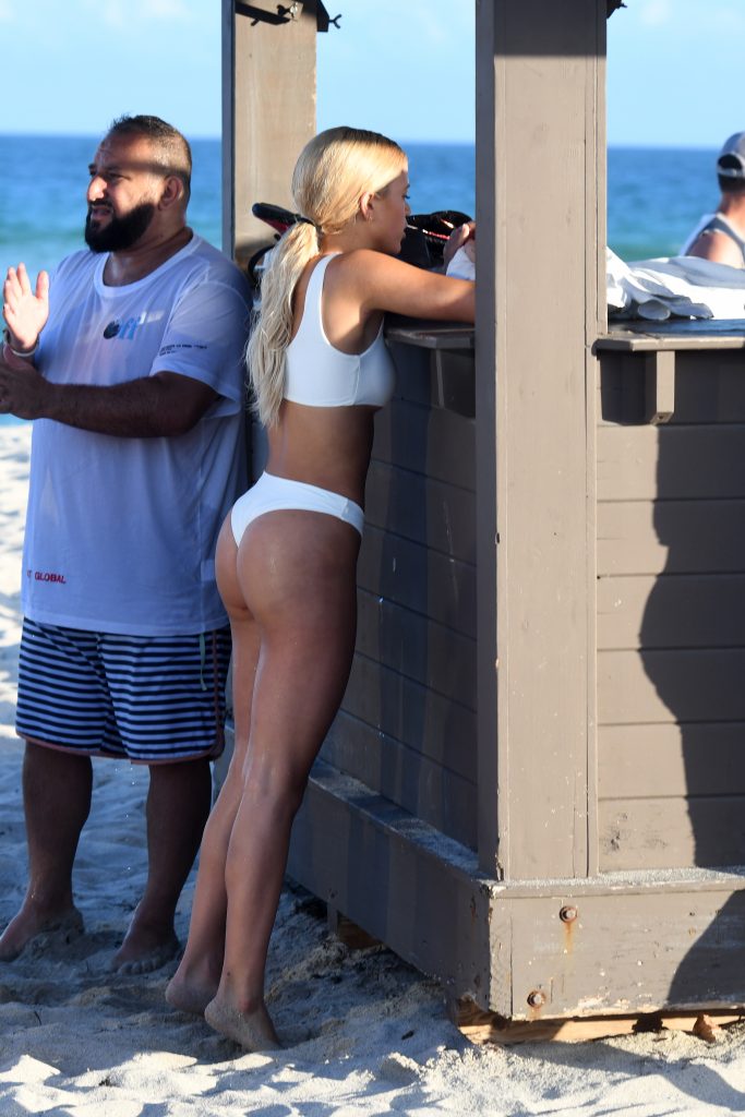 Take a Look at Bikini-Clad Sofia Richie and Her Glorious Cameltoe gallery, pic 54