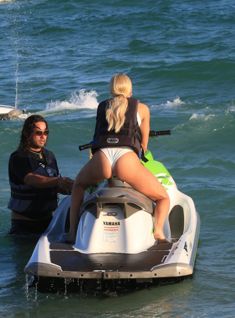 Take a Look at Bikini-Clad Sofia Richie and Her Glorious Cameltoe gallery, pic 56