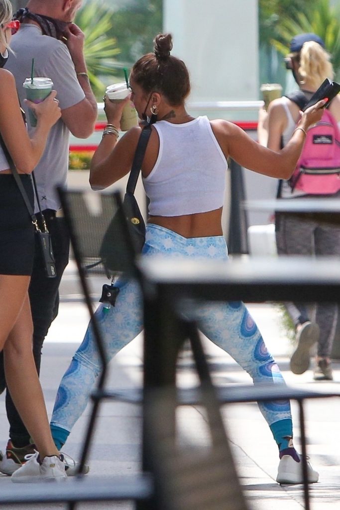 Sexy Brunette Vanessa Hudgens Looks Amazing in Skintight Sportswear gallery, pic 32