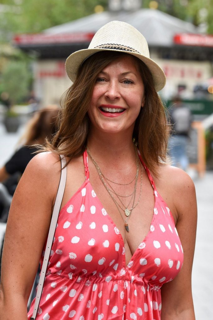 Mature Lady Lucy Horobin Roams the Streets, Shows Her Tits gallery, pic 18
