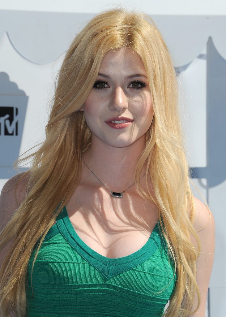 Slim Beauty Katherine McNamara Puts on a Very Leggy Display gallery, pic 10