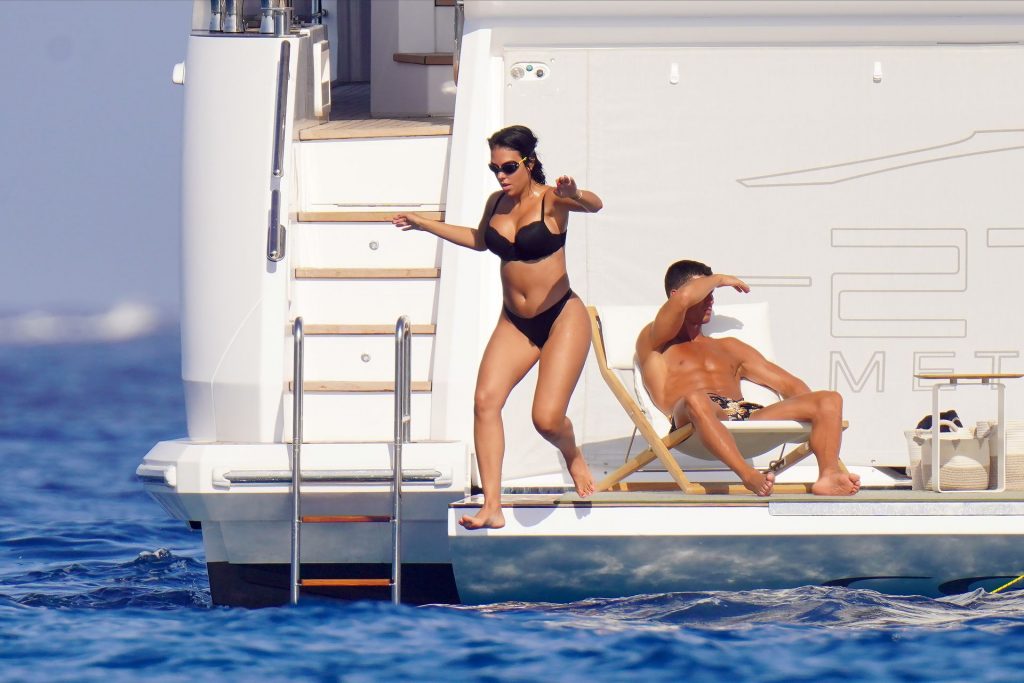 Dark-Haired Beauty Georgina Rodriguez Shows Her Perfect Bikini Body gallery, pic 74