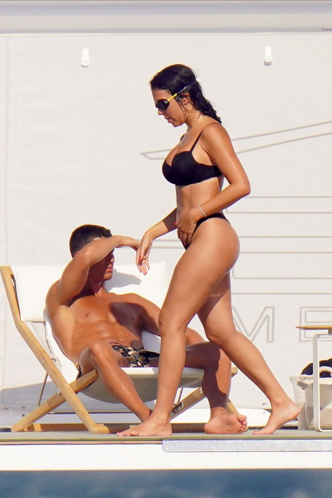 Dark-Haired Beauty Georgina Rodriguez Shows Her Perfect Bikini Body gallery, pic 80