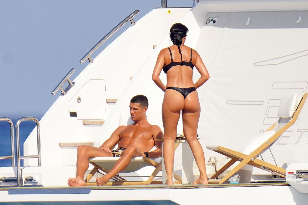 Dark-Haired Beauty Georgina Rodriguez Shows Her Perfect Bikini Body gallery, pic 108