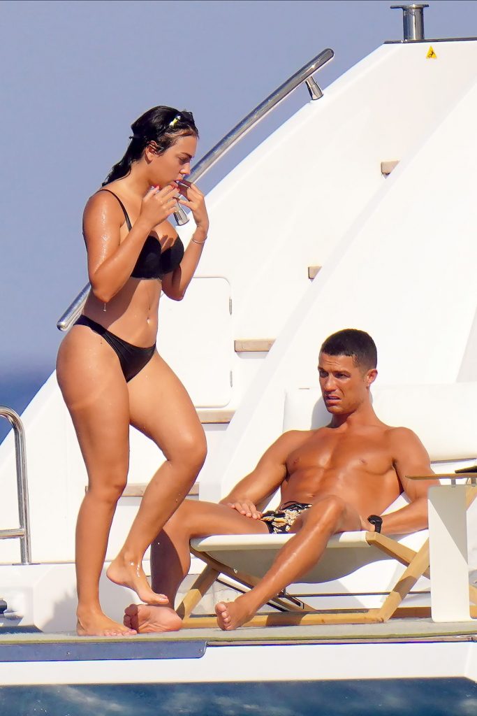 Dark-Haired Beauty Georgina Rodriguez Shows Her Perfect Bikini Body gallery, pic 112