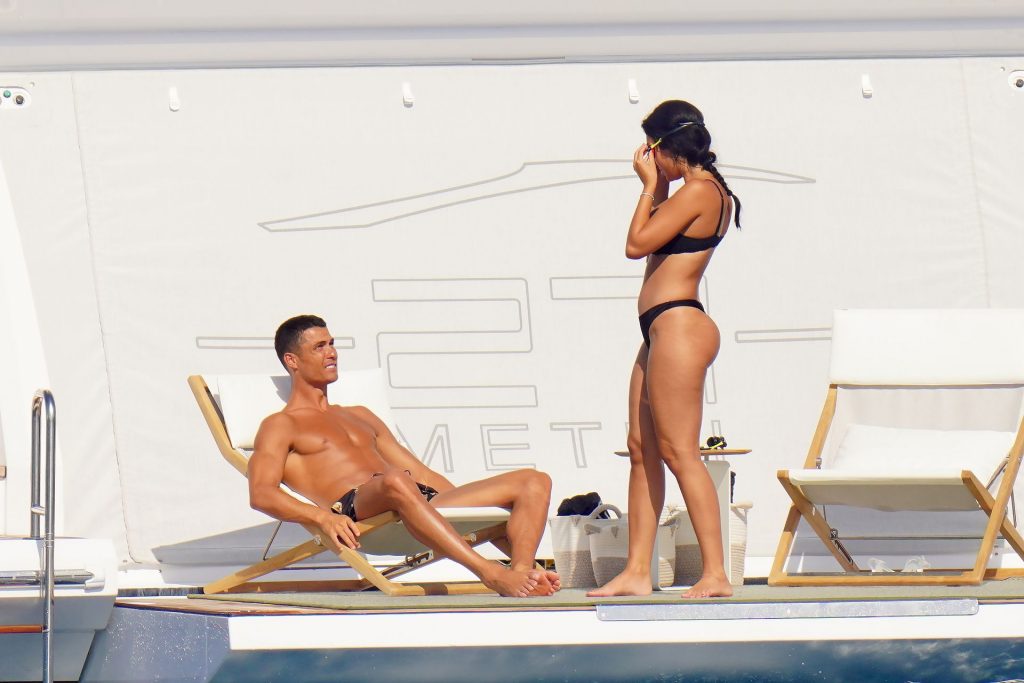 Dark-Haired Beauty Georgina Rodriguez Shows Her Perfect Bikini Body gallery, pic 130