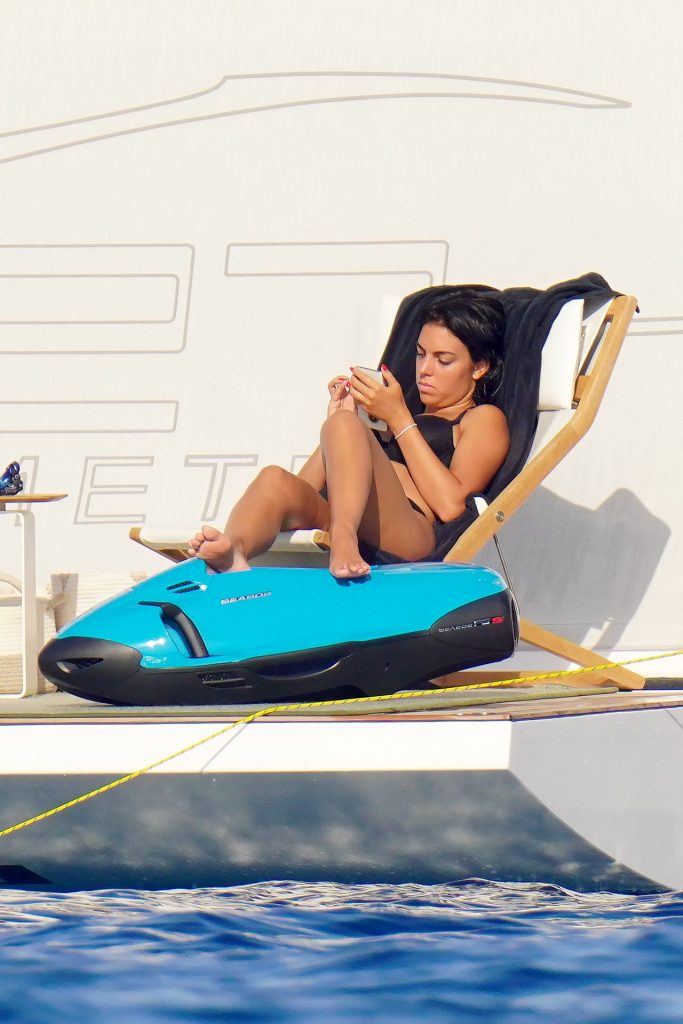 Dark-Haired Beauty Georgina Rodriguez Shows Her Perfect Bikini Body gallery, pic 14