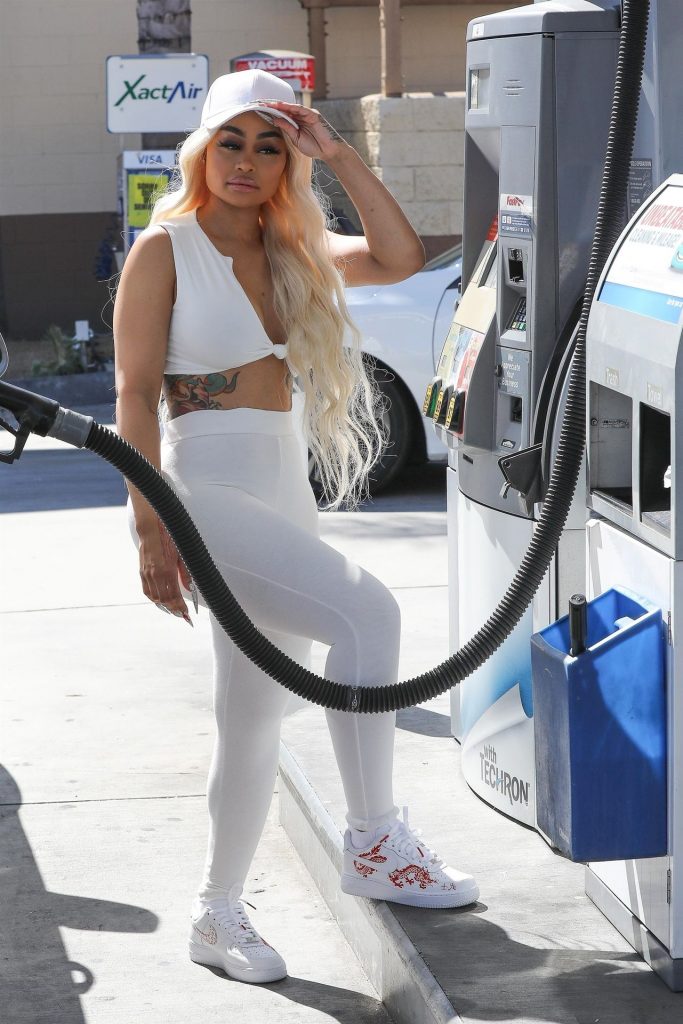 Voluptuous Blac Chyna Showing Her Curves Whilst Pumping Gas gallery, pic 78