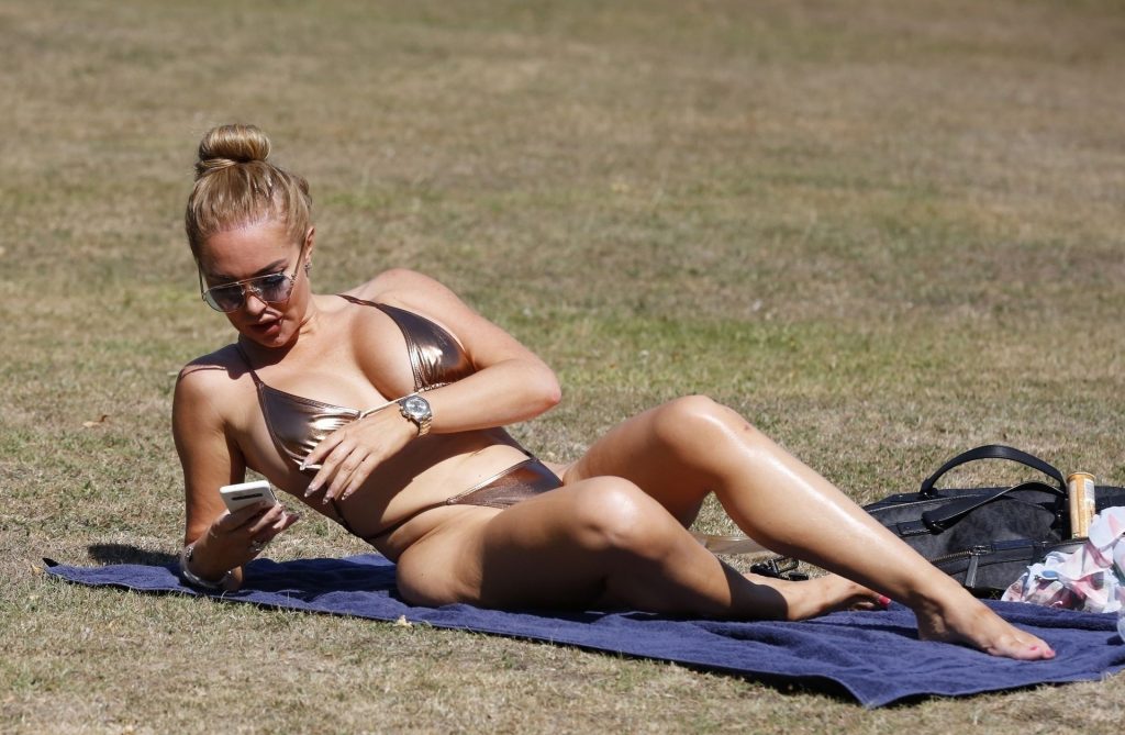 Blond-Haired Attention Whore Aisleyne Horgan-Wallace Strips to Her Bikini gallery, pic 36