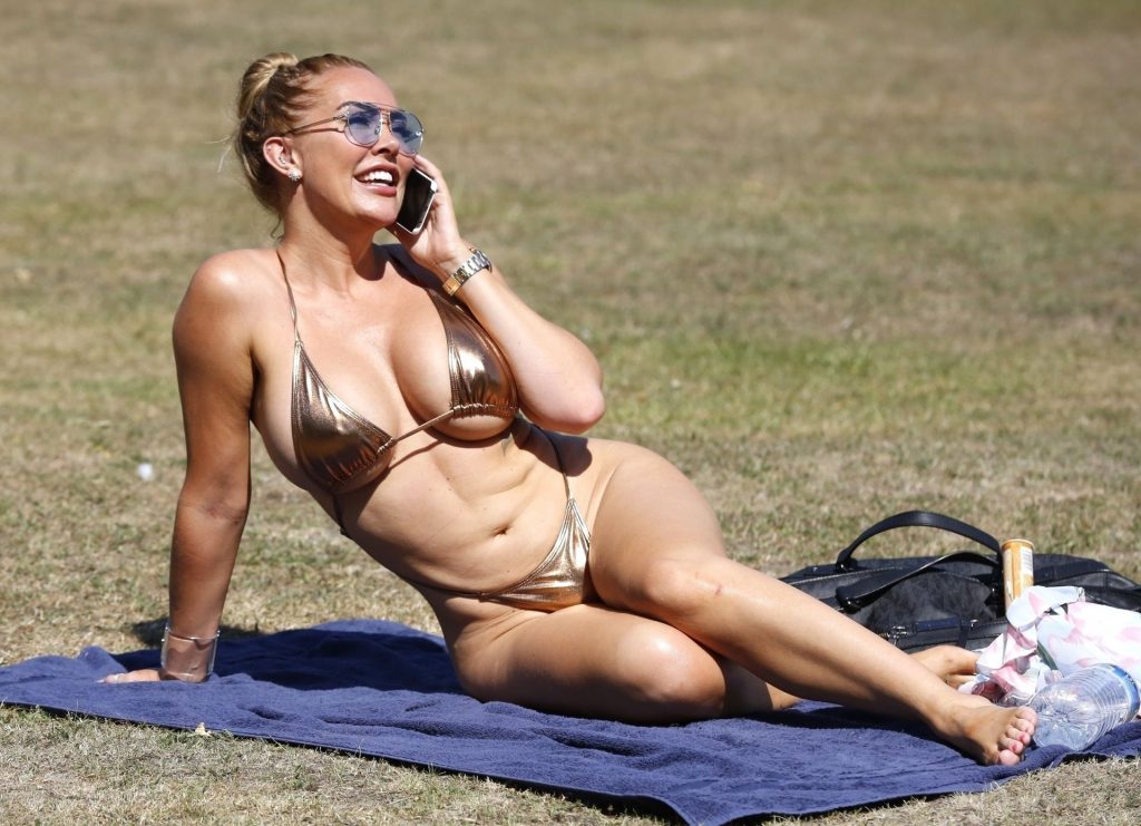 Blond-Haired Attention Whore Aisleyne Horgan-Wallace Strips to Her Bikini gallery, pic 44