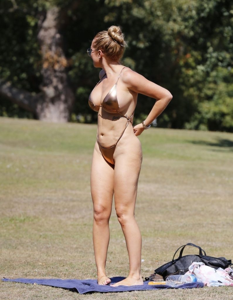 Blond-Haired Attention Whore Aisleyne Horgan-Wallace Strips to Her Bikini gallery, pic 58