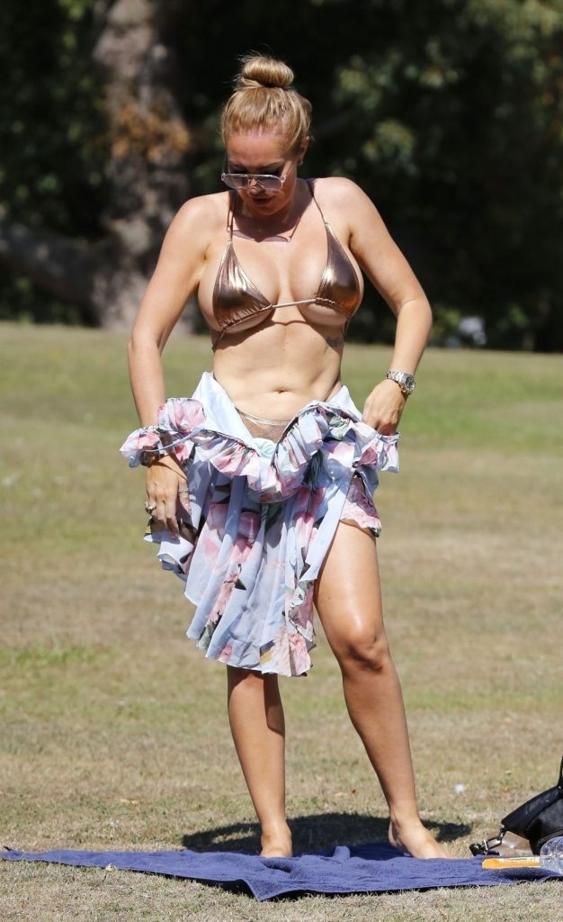 Blond-Haired Attention Whore Aisleyne Horgan-Wallace Strips to Her Bikini gallery, pic 18