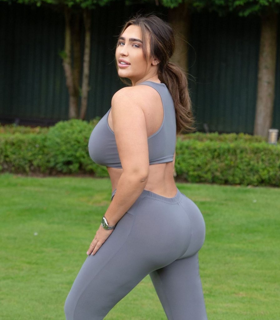 Butterface Celebrity Lauren Goodger Working Out and Showing Cleavage gallery, pic 2