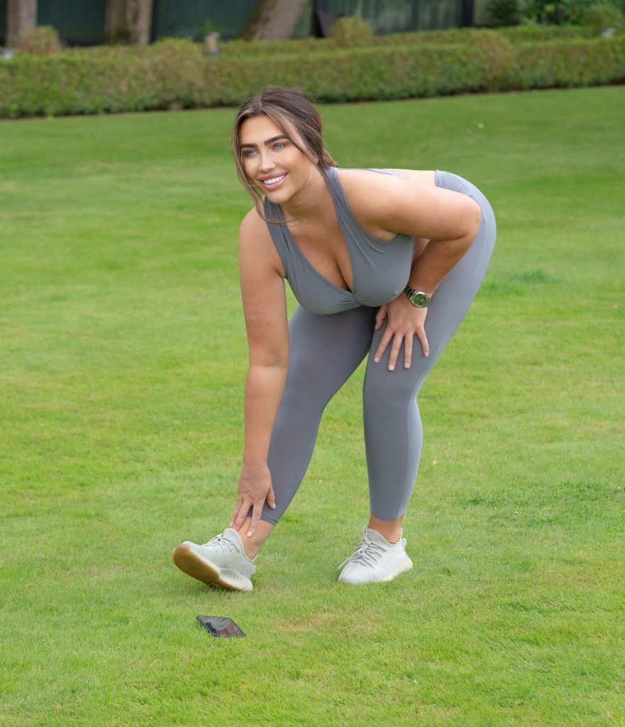 Butterface Celebrity Lauren Goodger Working Out and Showing Cleavage gallery, pic 22