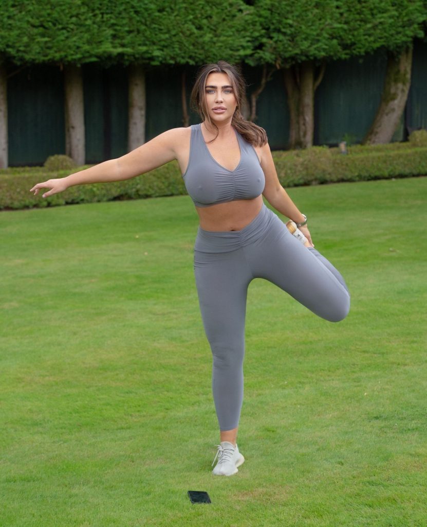 Butterface Celebrity Lauren Goodger Working Out and Showing Cleavage gallery, pic 26