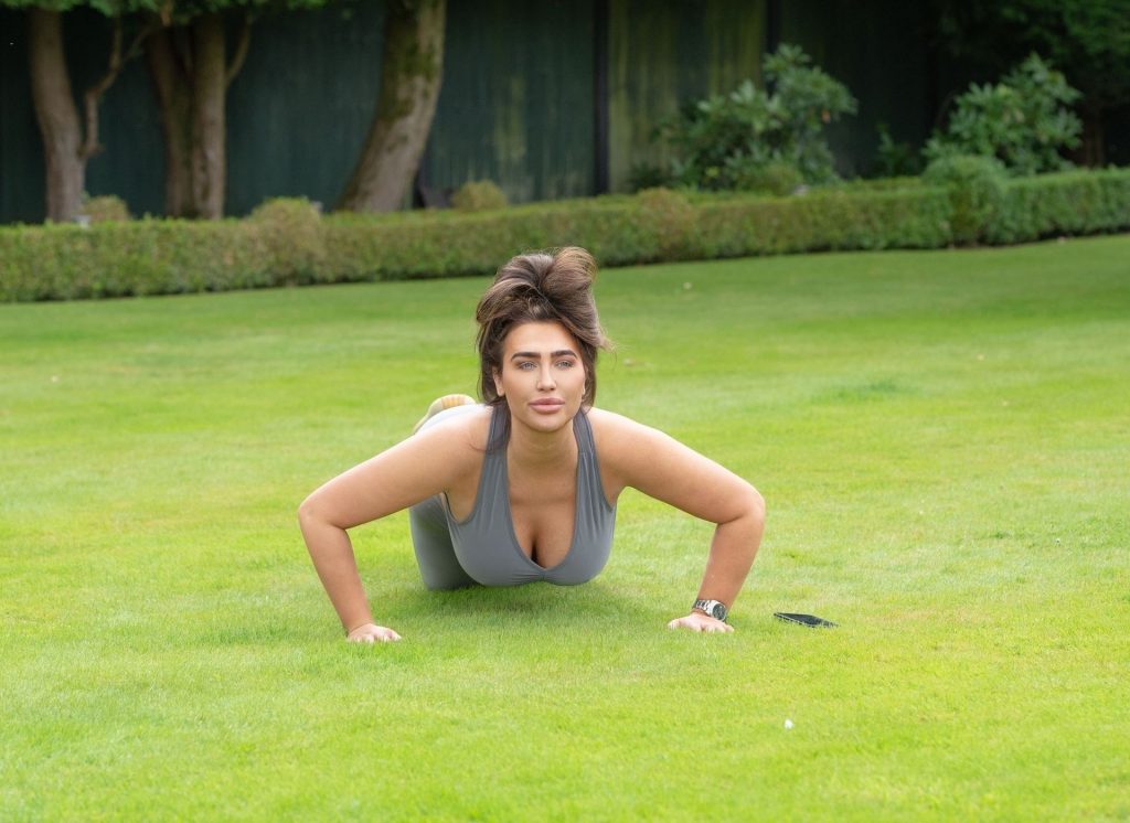Butterface Celebrity Lauren Goodger Working Out and Showing Cleavage gallery, pic 30