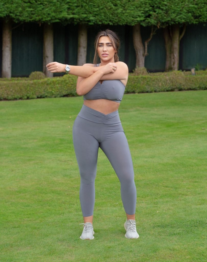 Butterface Celebrity Lauren Goodger Working Out and Showing Cleavage gallery, pic 10