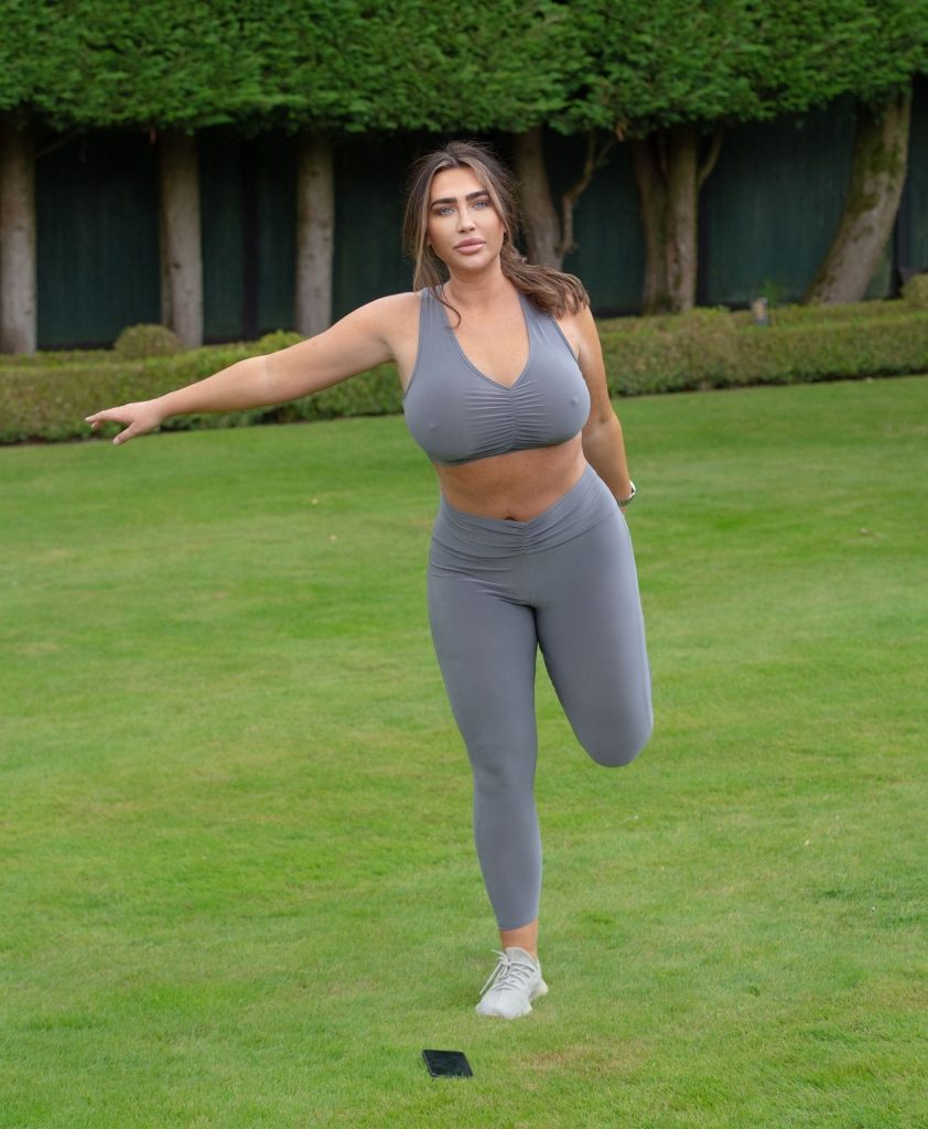 Butterface Celebrity Lauren Goodger Working Out and Showing Cleavage gallery, pic 12