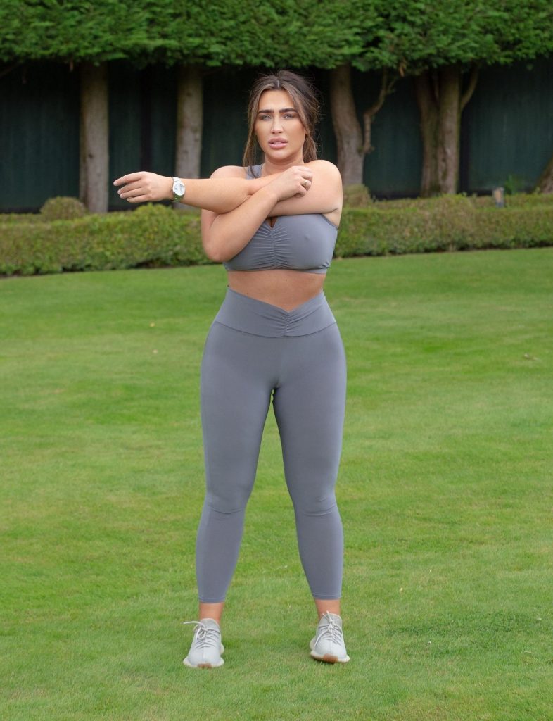 Butterface Celebrity Lauren Goodger Working Out and Showing Cleavage gallery, pic 16