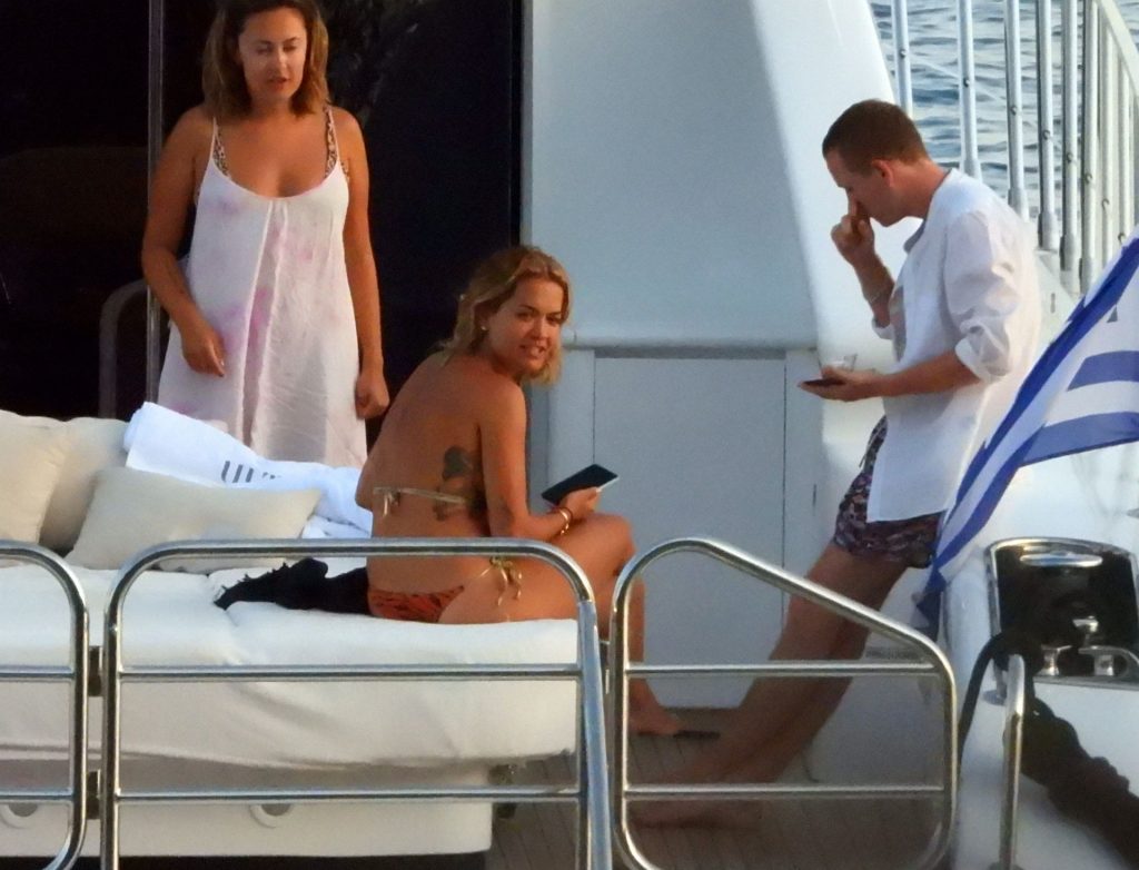 Sexy Singer Rita Ora Looking Amazing on a Yacht gallery, pic 20