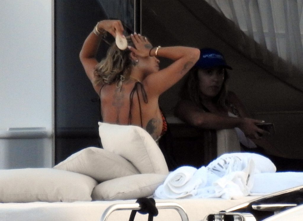 Sexy Singer Rita Ora Looking Amazing on a Yacht gallery, pic 56