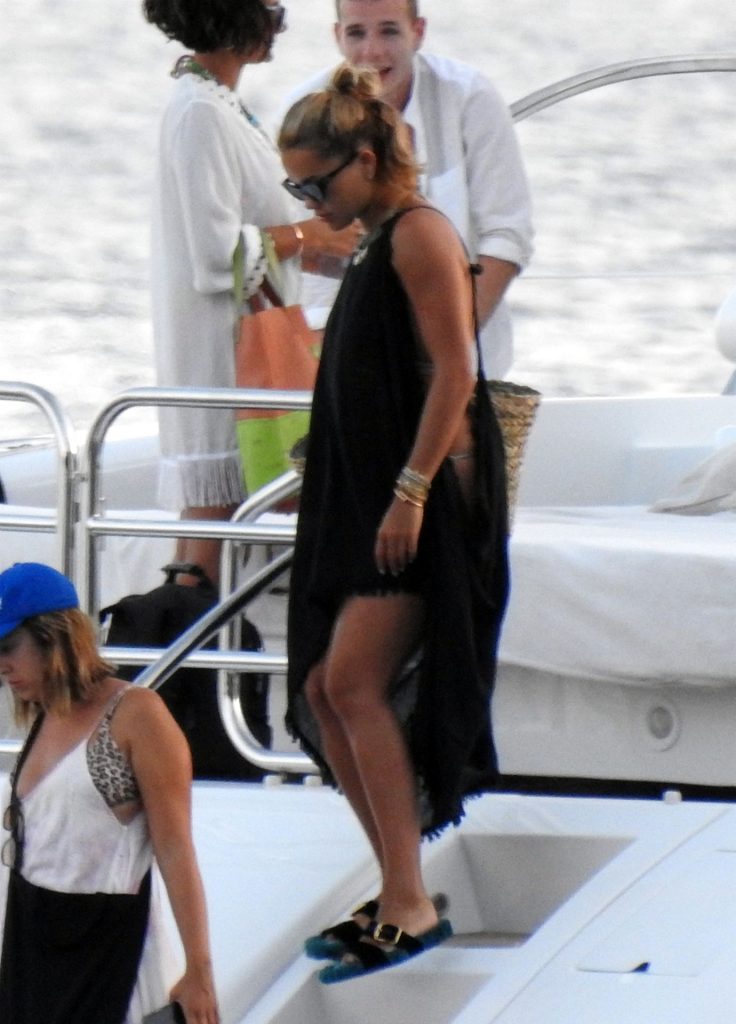 Sexy Singer Rita Ora Looking Amazing on a Yacht gallery, pic 70