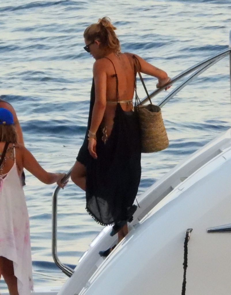 Sexy Singer Rita Ora Looking Amazing on a Yacht gallery, pic 82