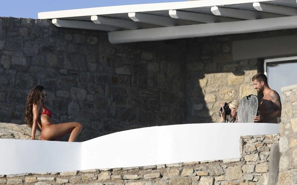 Stunning Supermodel Izabel Goulart Looks Perfect on the Set of a Bikini Shoot gallery, pic 36