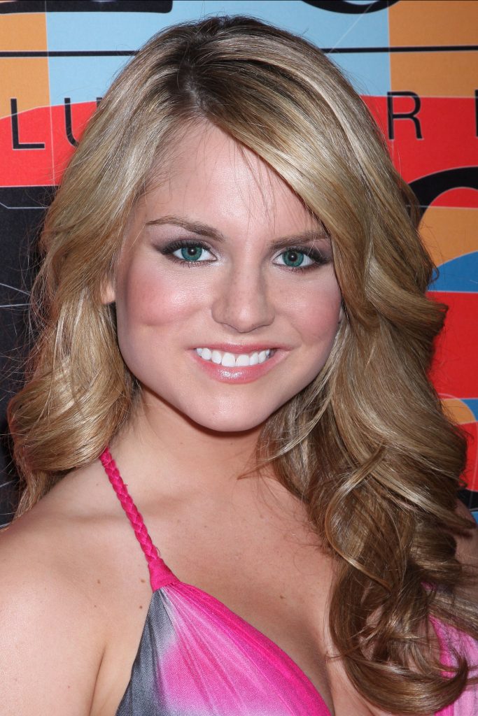 Perfect Young Blonde Joanna JoJo Levesque Flashing Her Awesome Cleavage gallery, pic 32