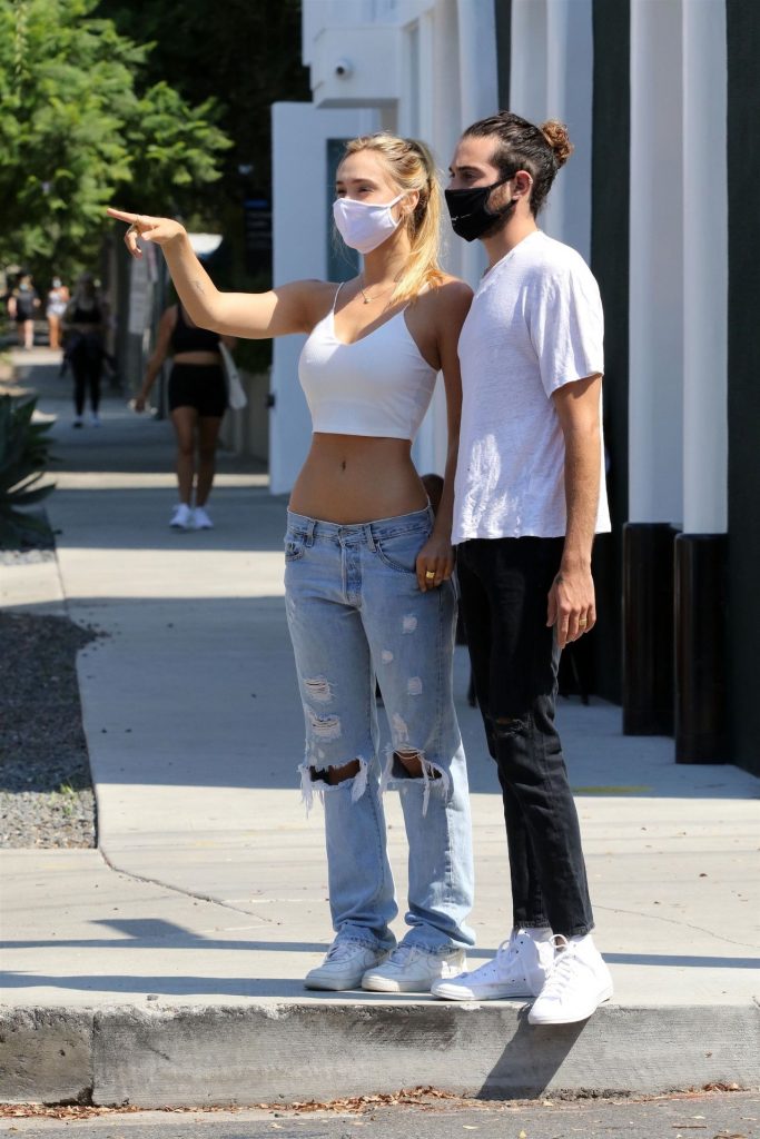 Slim Blonde Beauty Alexis Ren Flaunting Her Perfect Abs Outdoors gallery, pic 20