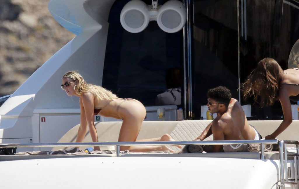 Lean Blonde Perrie Edwards Shows Her Legendary Ass in a Tiny Bikini gallery, pic 42