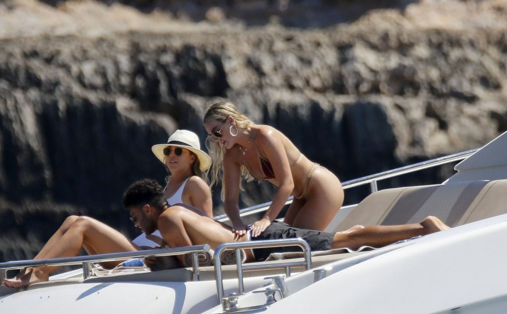 Lean Blonde Perrie Edwards Shows Her Legendary Ass in a Tiny Bikini gallery, pic 48