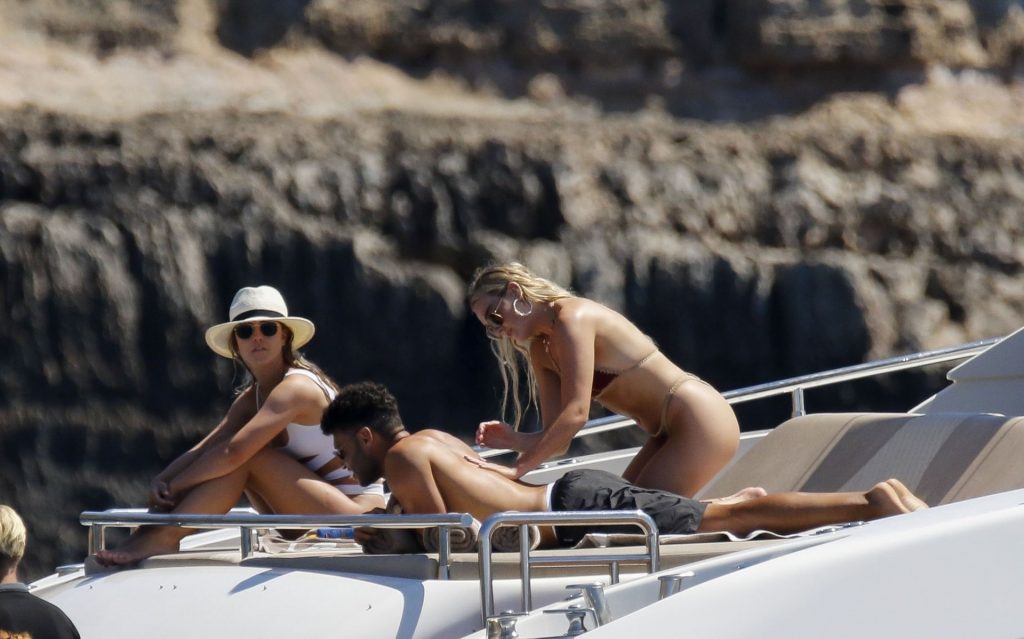 Lean Blonde Perrie Edwards Shows Her Legendary Ass in a Tiny Bikini gallery, pic 50