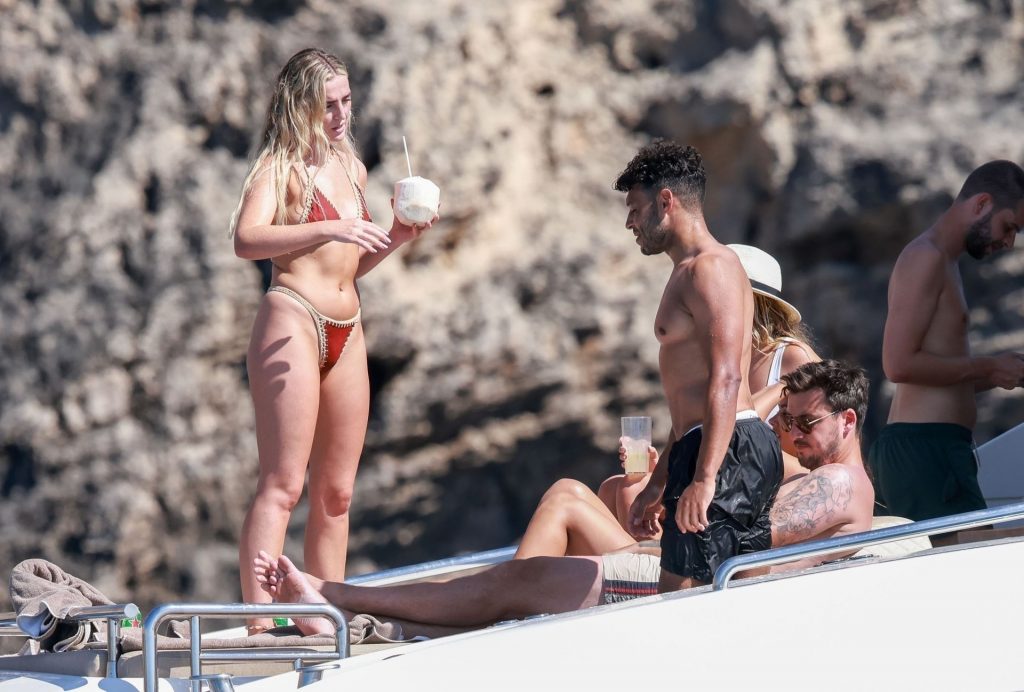 Lean Blonde Perrie Edwards Shows Her Legendary Ass in a Tiny Bikini gallery, pic 78