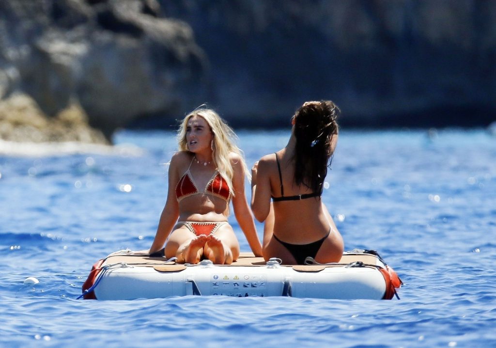 Lean Blonde Perrie Edwards Shows Her Legendary Ass in a Tiny Bikini gallery, pic 94