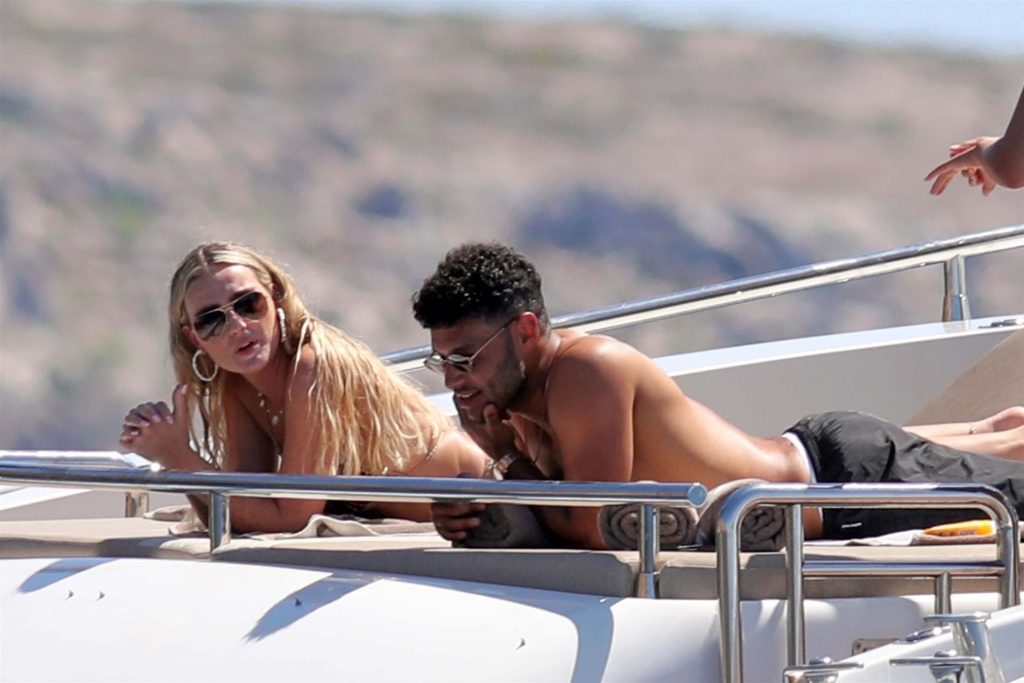 Lean Blonde Perrie Edwards Shows Her Legendary Ass in a Tiny Bikini gallery, pic 114