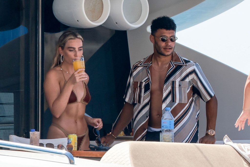 Lean Blonde Perrie Edwards Shows Her Legendary Ass in a Tiny Bikini gallery, pic 12