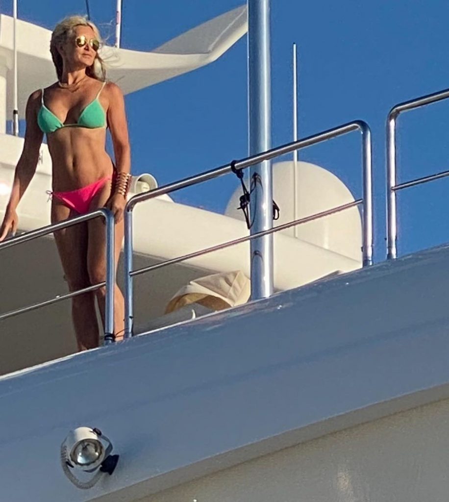MILF Caprice Bourret Showing Her Fit Body While Hanging Out on a Yacht gallery, pic 32