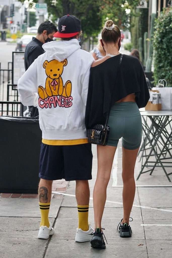 It Girl Hailey Bieber Showing Her Perfect Abs and Teasing with Her Cameltoe gallery, pic 22