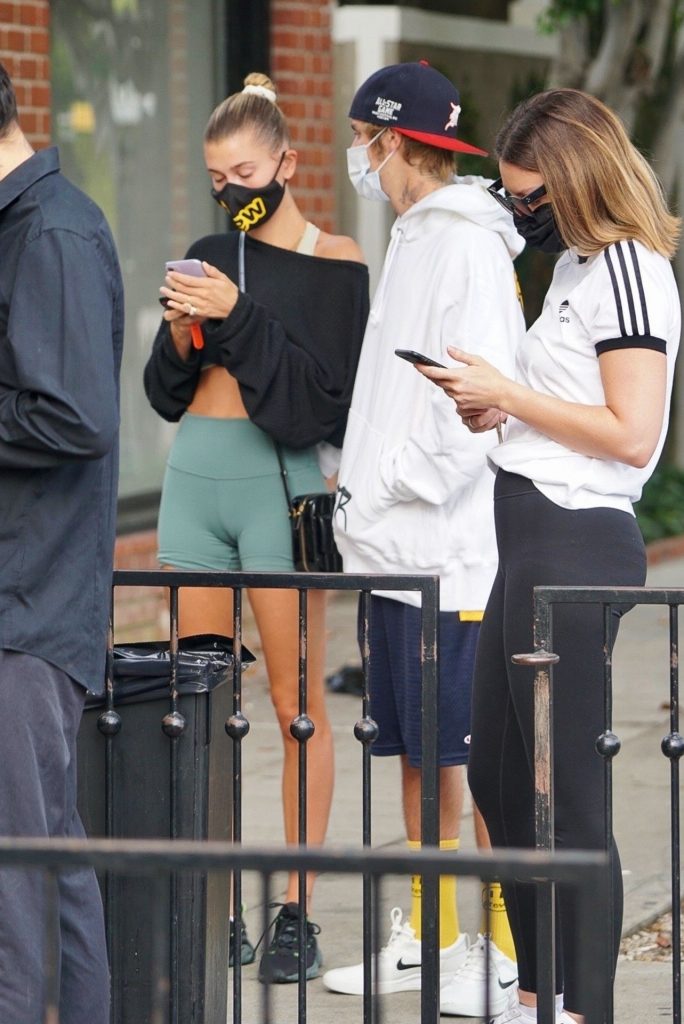 It Girl Hailey Bieber Showing Her Perfect Abs and Teasing with Her Cameltoe gallery, pic 4