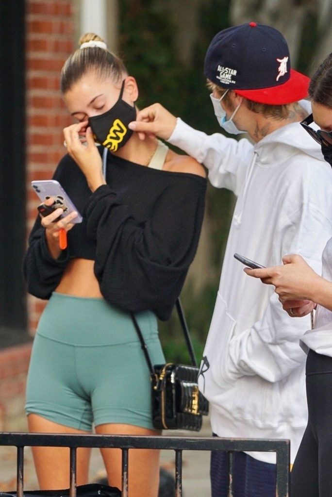 It Girl Hailey Bieber Showing Her Perfect Abs and Teasing with Her Cameltoe gallery, pic 46