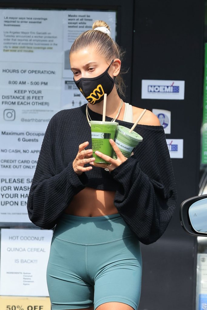 It Girl Hailey Bieber Showing Her Perfect Abs and Teasing with Her Cameltoe gallery, pic 114